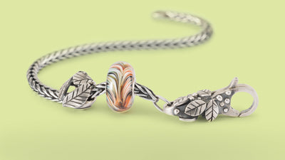 Time to fly Trollbeads foxtail silver bracelet with a silver clasp and silver bead with leaves and a stunning glass bead representing a colorful feather