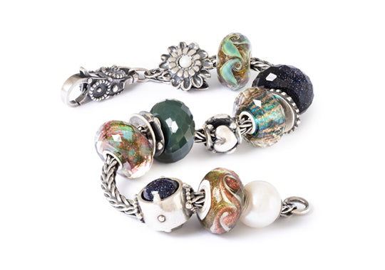 S-shaped silver foxtail bracelet with winter-inspired glass and silver beads