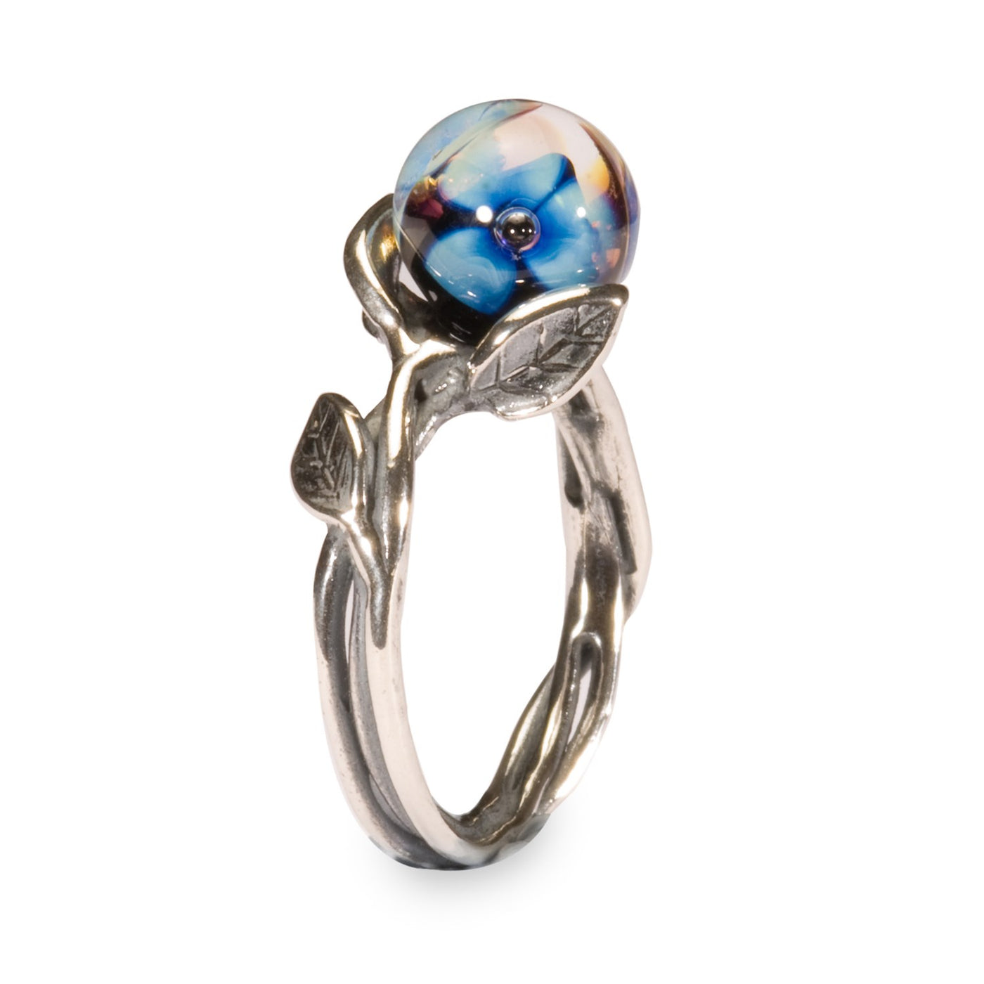 Ring mit blauer Blume